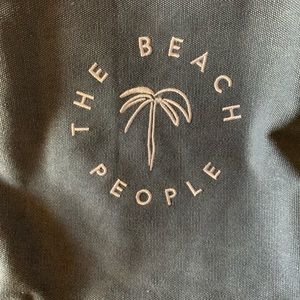 The beach people weekender tote in light navy! 🌴🏝